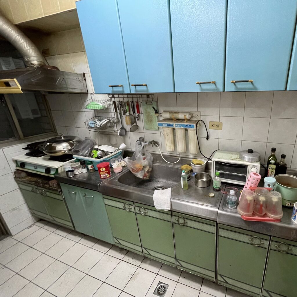 home-cleaning-plan-2 廚房檯面物品雜亂