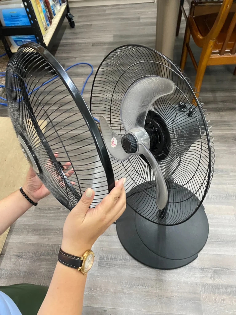S__7544864 清洗電風扇先拆前罩網